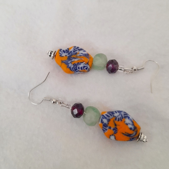 Sold ! Handmade recycled glass beaded drop earrings - Picture 5 of 6